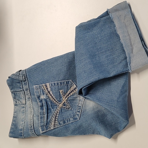Women's capri jeans by 'Amethyst Jeans'. Size 11 - Picture 1 of 8